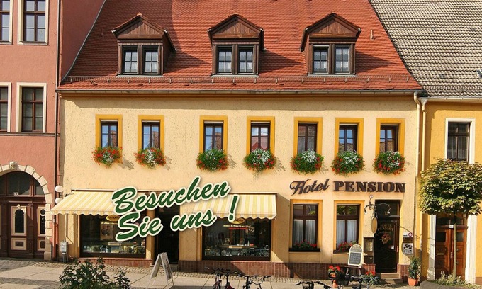 Torgau House | Family-Ready Quadruple Rooms with Tasty Breakfast Included