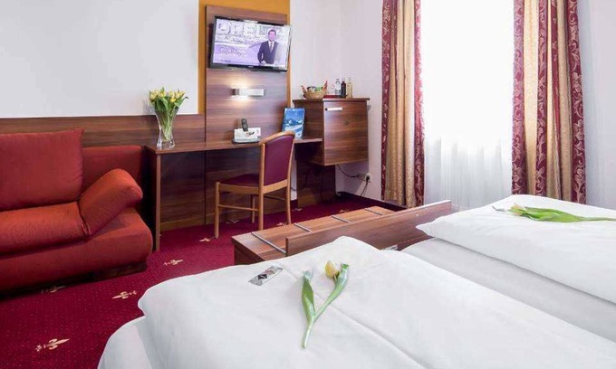 Mitte Hotel | Quadruple room - Hotel Burgschmiet GmbH