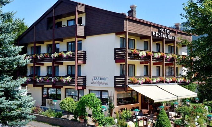 Soell Cottage | Comfortable Quadruple Room with Bath at Christophorus Hotel