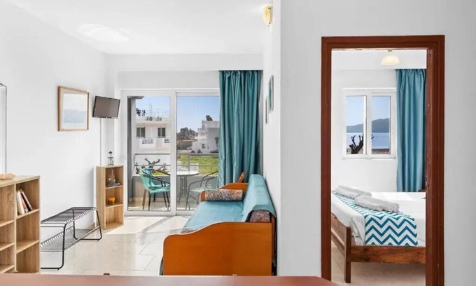 Haraki Bed & Breakfast | Sea View Quadruple Room - Perfect for Family Getaways
