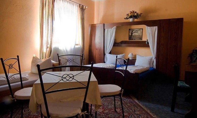 Kippenheim Apartment | Cozy Quadruple Room with Ocean View & Breakfast in Kippenheim