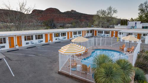 Kanab Hotel | Top-Rated Quail Park Lodge with Oceanfront Pool Access