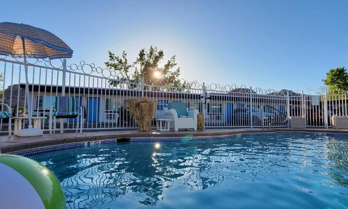 Kanab Hotel | Discover Quail Park Lodge: Pet-Friendly Retreat with Pool