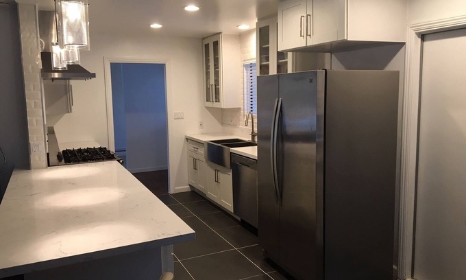 Greenacres House | Relax at Quail Park Pool House in Central Bakersfield
