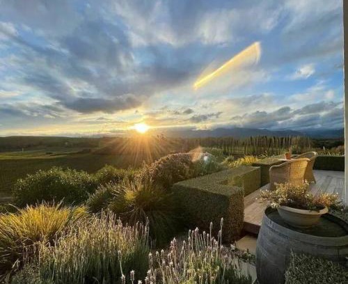 Hawkesbury Apartment | Elegant Cottage with Vineyard Views and Breakfast Included
