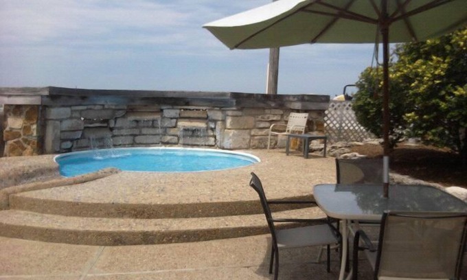 Osage Beach Hotel | Cozy Quails Nest Inn & Suites: Pool, Restaurant, Breakfast