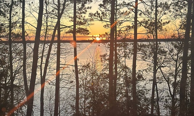 Lac du Flambeau Cabin | Quaint 2-bedroom Pan Abode Cedar Log cabin on FENCE LAKE in Lac du Flambeau.