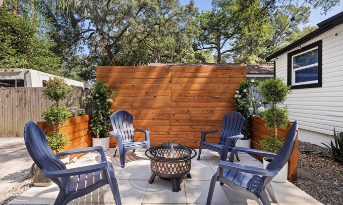 Old Seminole Heights House | Pet-Friendly 2 BR Retreat Near Downtown Tampa – Rated 9.8