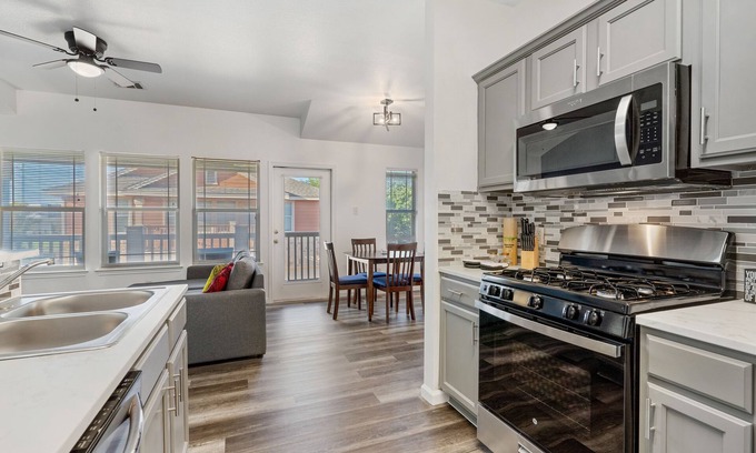 Round Rock Condo | Charming 2BD Condo with Amazing Patio & Pet-Friendly Amenities