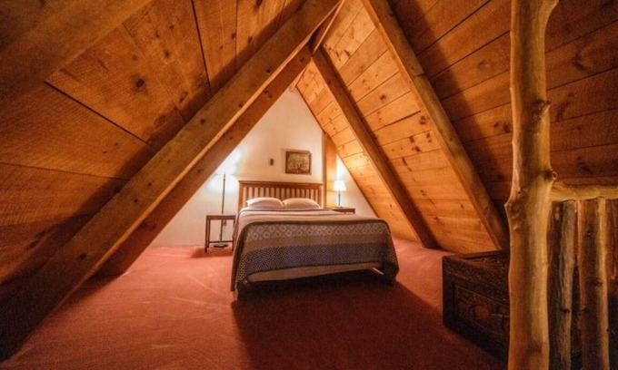 Slade Cabin | Charming Cabin Getaway for Two with Hot Tub & Kitchen