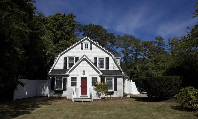 Quioque House | Cozy Retreat with Ocean View in Westhampton Beach