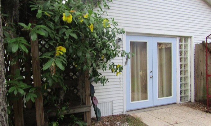 Crystal Beach Apartment | Charming Beach Bungalow with Ocean Views, Pet Friendly Stay!