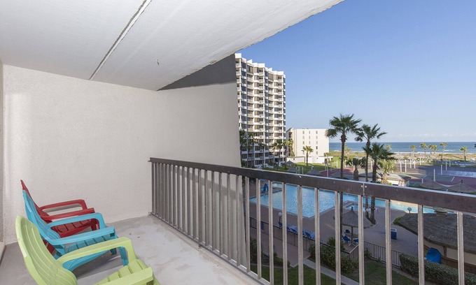 South Padre Island Condo | Beachfront Condo with Balcony & Stunning Ocean Views