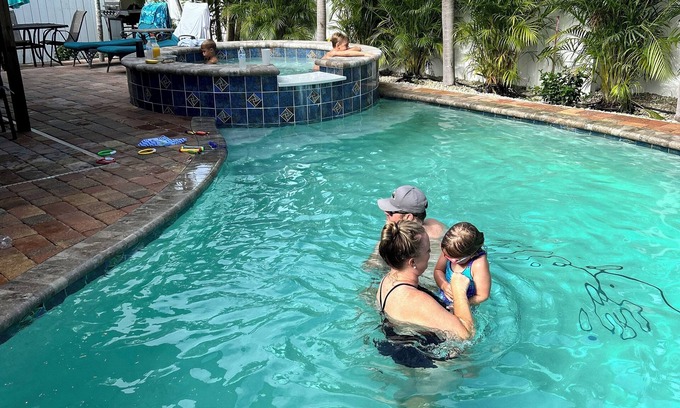 Fort Myers Beach Cottage | Charming Backyard Sanctuary with Spa & Hot Tub Amenities