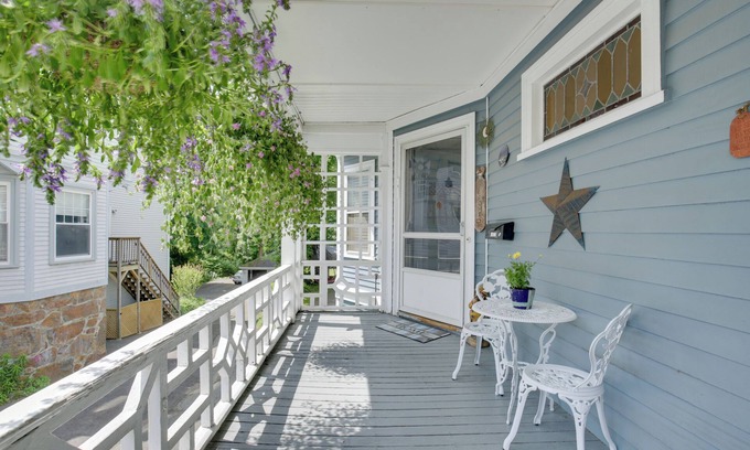 Beverly House | Cozy Beverly Townhome: Steps to Beach & Downtown Fun!