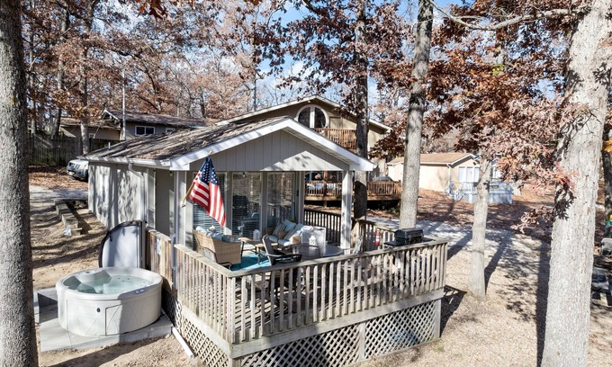 Sunrise Beach Cabin | Cozy Cabin with Hot Tub & Lake Views - Guest Rated 9.6