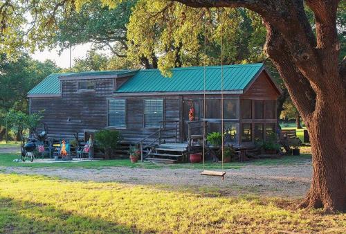 Johnson City House | Quaint Cabin in the Woods