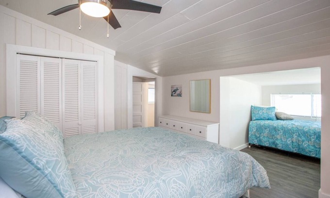 Ozona Cottage | Bright Cottage Retreat with Ocean View in Ozona