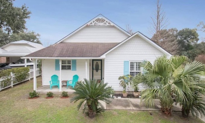 Gulfport Cottage | Idyllic Coastal Retreat Just Steps from Mississippi Gulf Coast