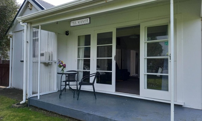 Foxton Beach House | Cozy Oceanfront Bach with Pool & 9.6/10 Guest Rating