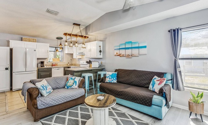 Perdido Beach House | Charming Cottage by the Bay with Ocean View & Pet Friendly