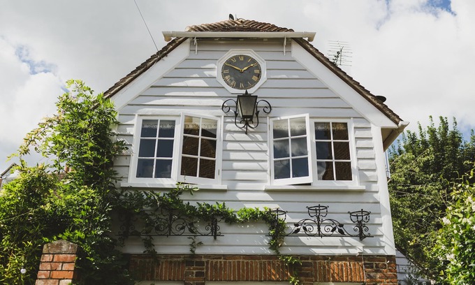 Chichester House | Charming Central Chichester Cottage with Parking for Two