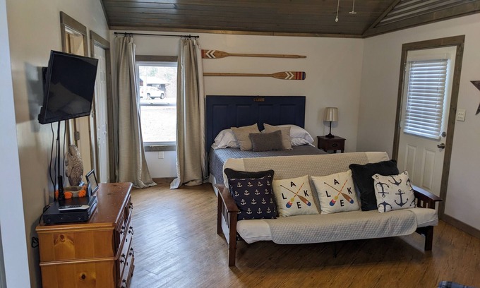 Camden Cottage | Charming Cottage Retreat in Birdsong Creek with Pool & Views