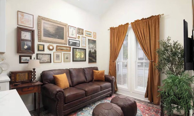 Northside District House | Quaint Cottage in Downtown Lexington 15 minutes to the Kentucky Horse Park