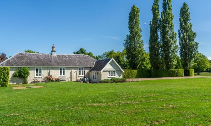 Higham House | Charming Cottage Retreat in a Beautiful Private Park