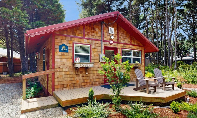 Tillicum Beach Cottage | Cozy Cottage Retreat Steps from the Beach - Pet Friendly