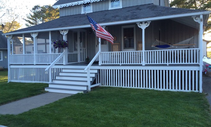 Camp Ellis Cottage | Cozy Cottage Steps Away from Beach and Saco River