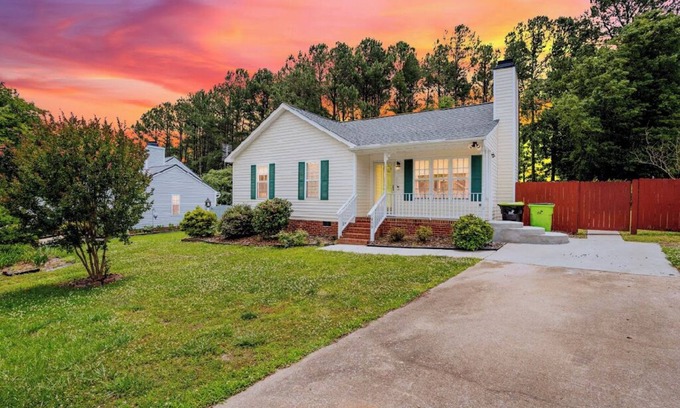 Holly Springs Cottage | Charming Cottage of Holly Springs - Guest Rated 10/10