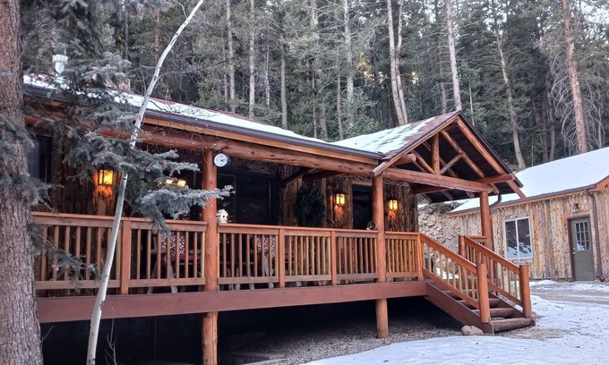 Shadow Mountain Cabin | Quaint, Cozy, Comfortable 1937 Mountain Cabin