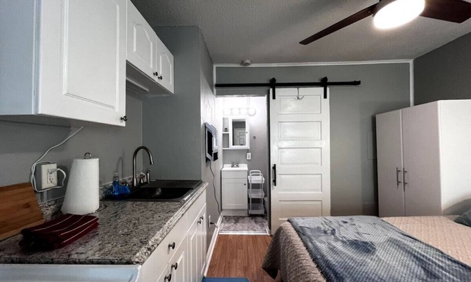 Saint Johns Apartment | Charming Efficiency #7: Family-Friendly Stay with Kitchen