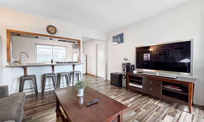 Mountain View House | Charming Two-Bedroom Retreat with Breakfast & Family Amenities