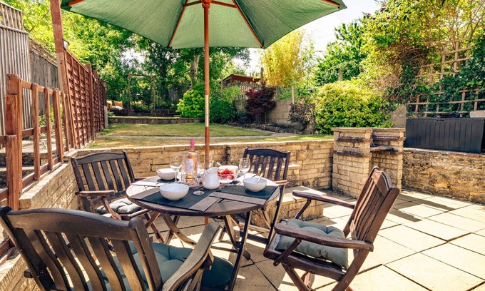 Chipping Norton Cottage | Pet-Friendly Tukes Cottage: Cozy Escape in Cotswolds