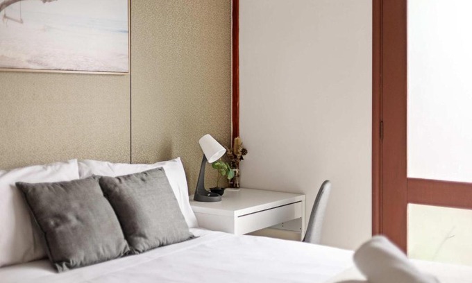 Milperra House | Quaint Double Room - Private Spot at Milperra - Shared Bathroom