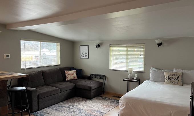 Bozeman House | Cozy Downtown Studio with Kitchen, Steps from Main Street