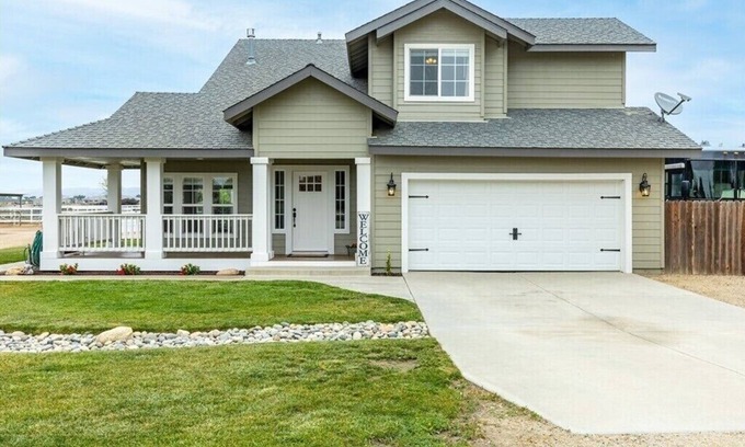 Paso Robles Other | Charming Farmhouse Retreat with Spa & Hot Tub Awaits You