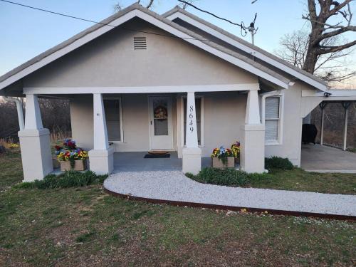 Branson West House | Quaint Farmhouse