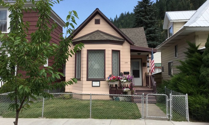 Wallace Cottage | Charming Historic Retreat in Mountain Ski Resort Area