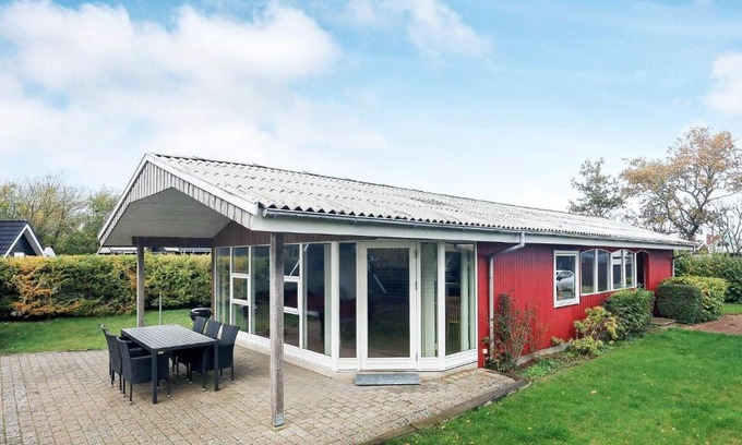 Vejlby Fed House | Cozy Holiday Home in Middelfart with Nearby Beach Access