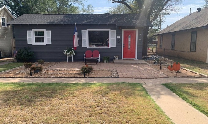 Canyon House | Inviting Home Near WT and Palo Duro Canyon with Breakfast