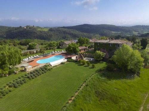 Palazzina House | Charming House in Murlo with Shared Pool & Pet-Friendly Perks
