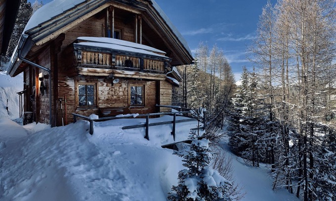 Turracher Hohe Ski Chalet | Cozy Hut with Pool & Sauna in Premier Ski Area - Rated 9.8