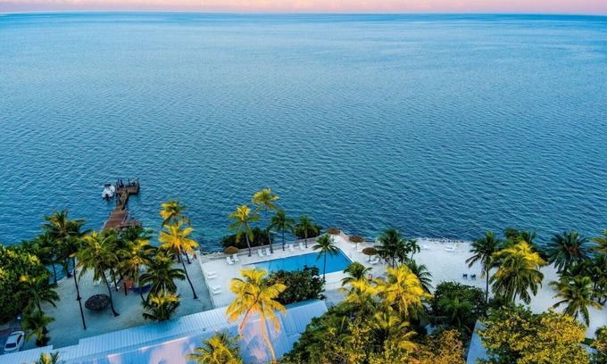 Long Key Hotel | Quaint Island Stay at the Lime Tree! 2 Units w/Private Balcony, Pool, Beach!