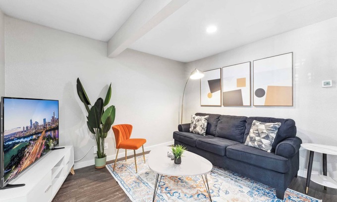 Pleasant Valley Apartment | Cozy 1BR King Bed Retreat, Steps from Downtown Fun