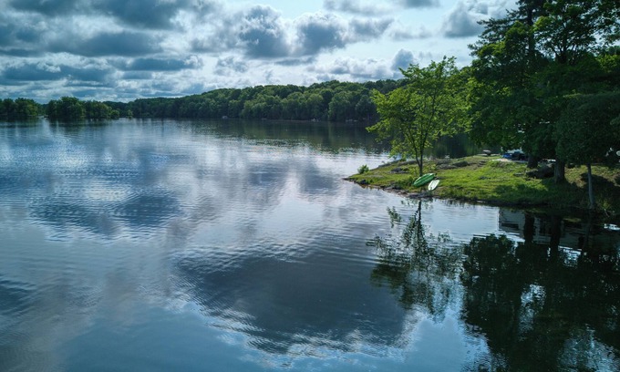 Frontenac Cabin | Quaint Lakeside Getaway: 2-Bedroom Cottage, Steps from the Water!