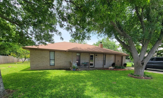 Martindale House | Quaint Little River House
