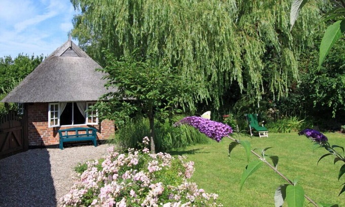 Behrensdorf Cottage | Cozy Thatched House Near Beach with Ocean View and Pool